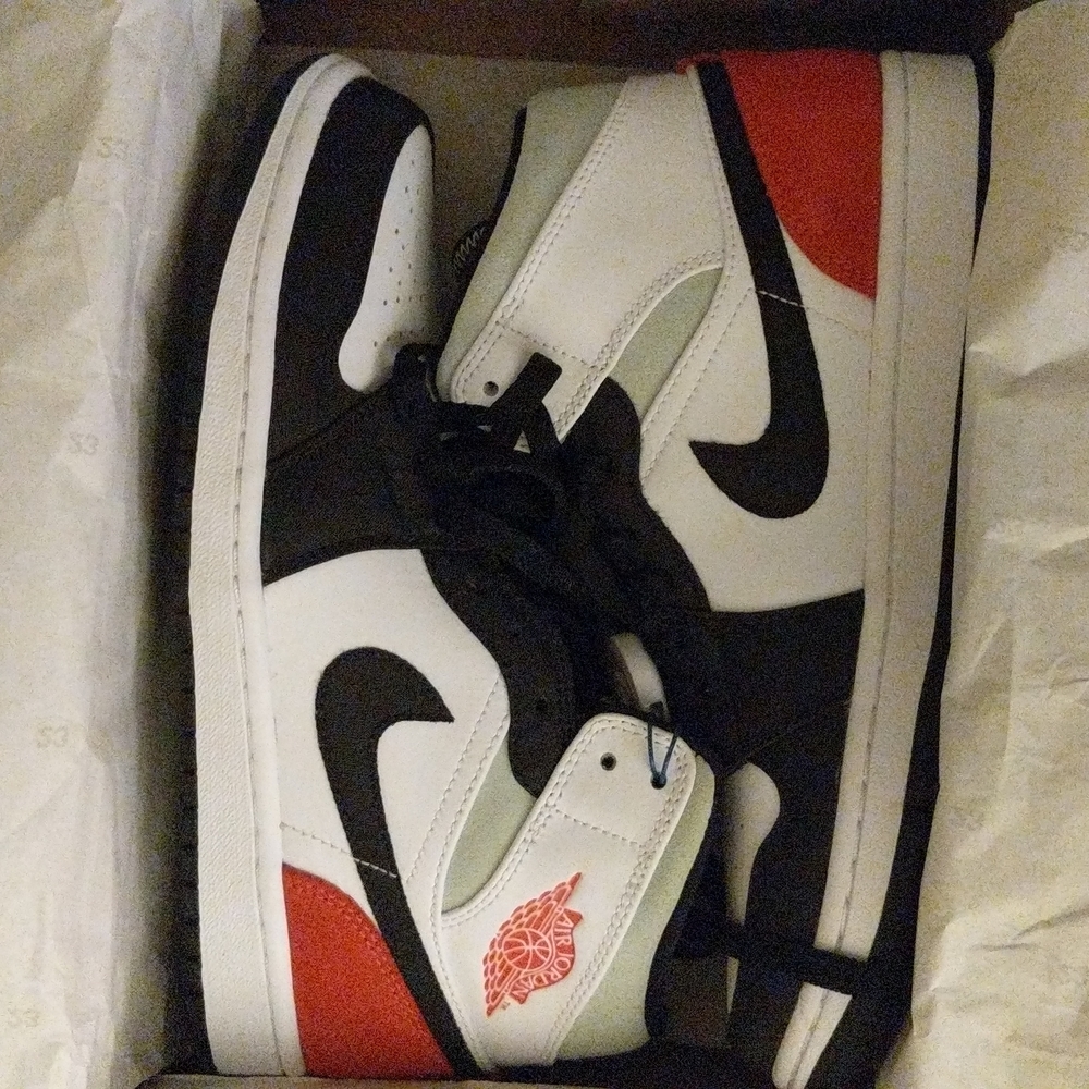 JORDAN 1 MID SE